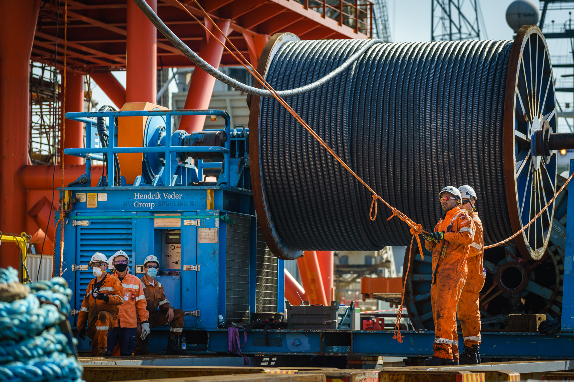 Hendrik Veder Group replaces a 3,000-metre hoisting cable on the crane of a giant pipe-laying vessel - Hendrik Veder